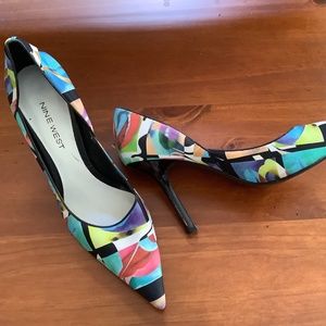 Sized 6 Nine West print high heels
